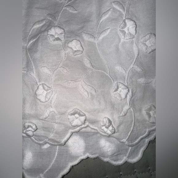 Lilly Pulitzer White Embroidered Floral Scallop Skirt Size Small. VVGUC - Picture 9 of 11
